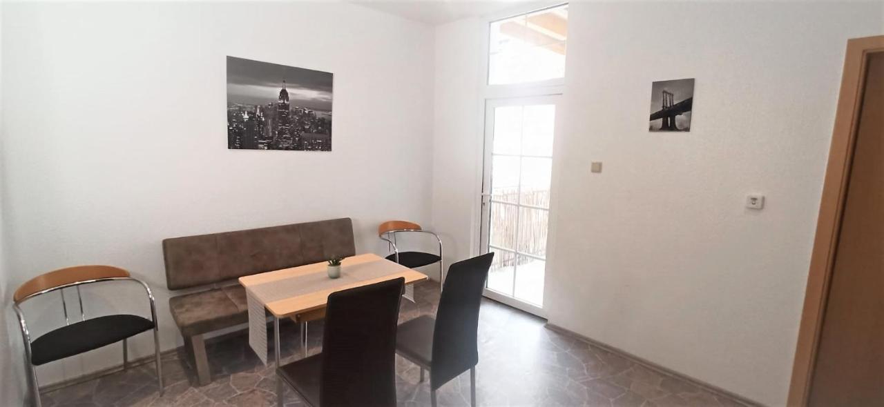 Apartment Fuer Bis Zu 7 Personen Mit Balkon Halberstadt Exterior foto